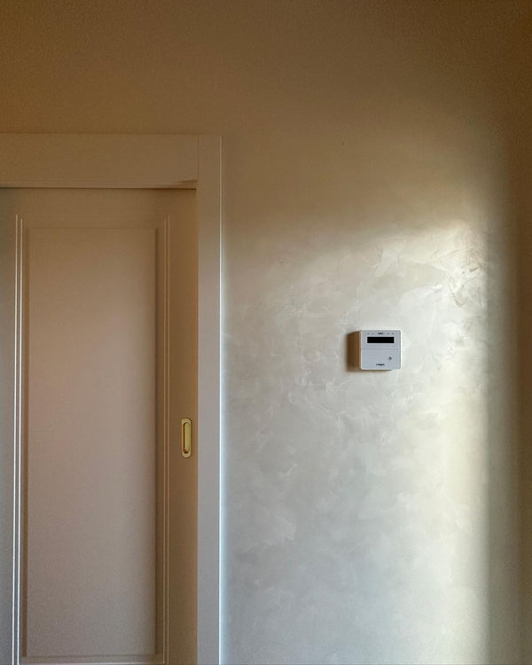 Velvetus silk stucco wall in Light Beige with a soft, velvety sheen