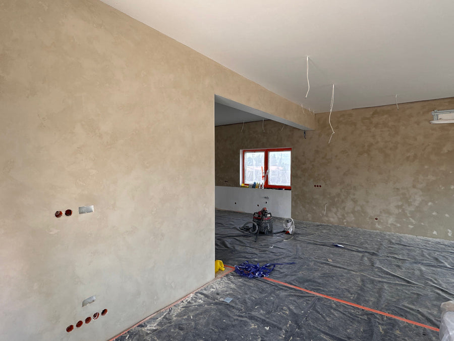 Romanus clay plaster wall in custom colour NCS S 1505-Y10R, Calce Cruda technique, Legnica