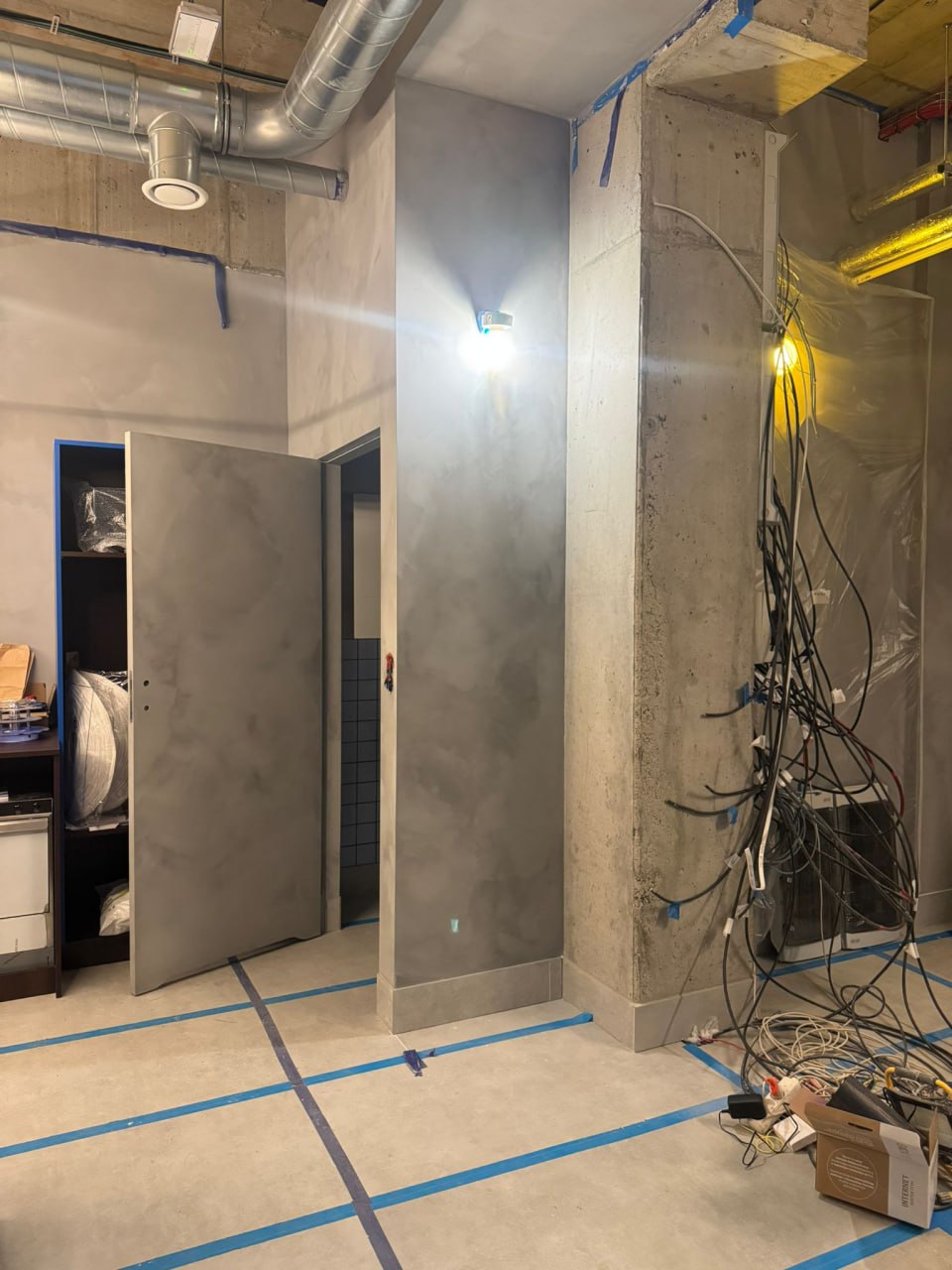 #85 Warm Cement limewash paint on a wall – customer project, photo 1