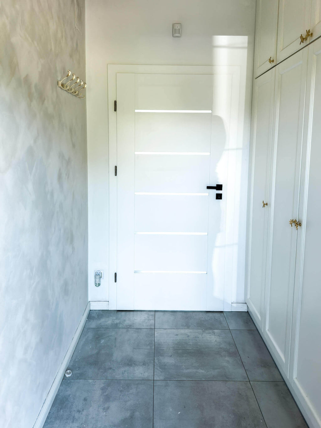 #181 Lemon Chalk limewash paint in an interior, photo 3