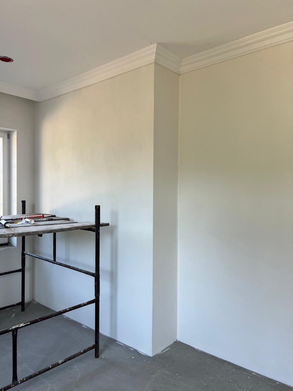 #159 Soft White limewash paint on a wall – customer project, photo 1