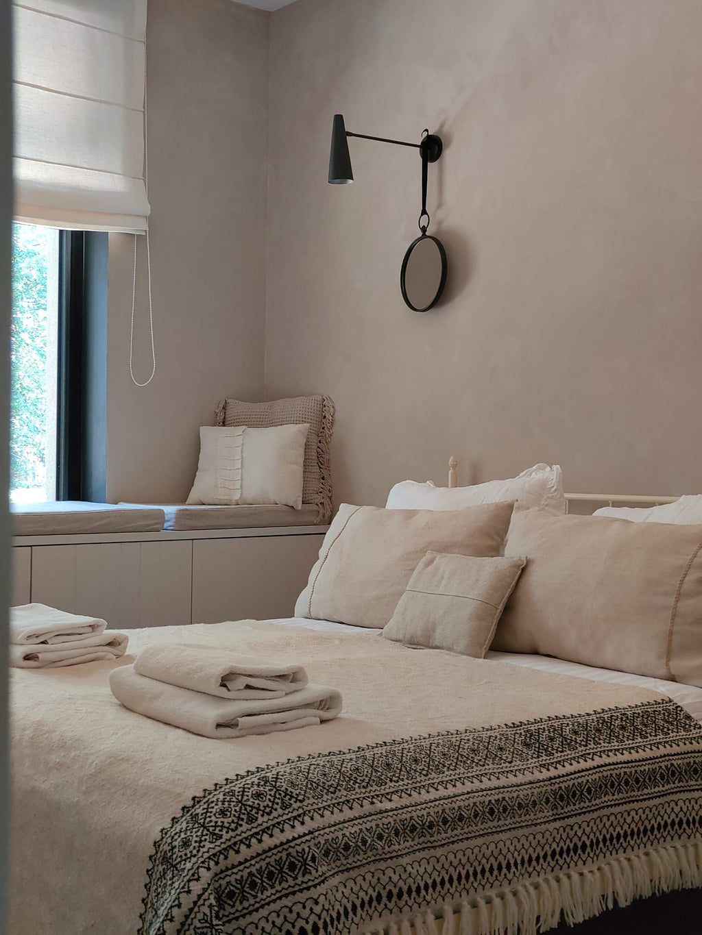 #124 Warm Nougat limewash paint on a wall – customer project, photo 1