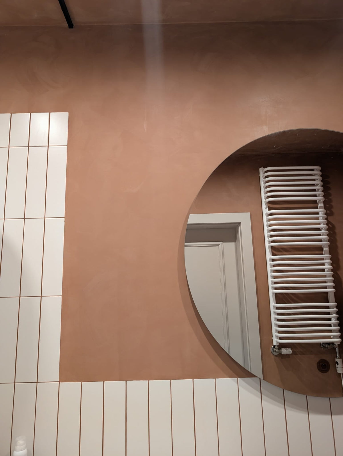 #123 Warm Coral limewash paint on a wall – customer project, photo 4