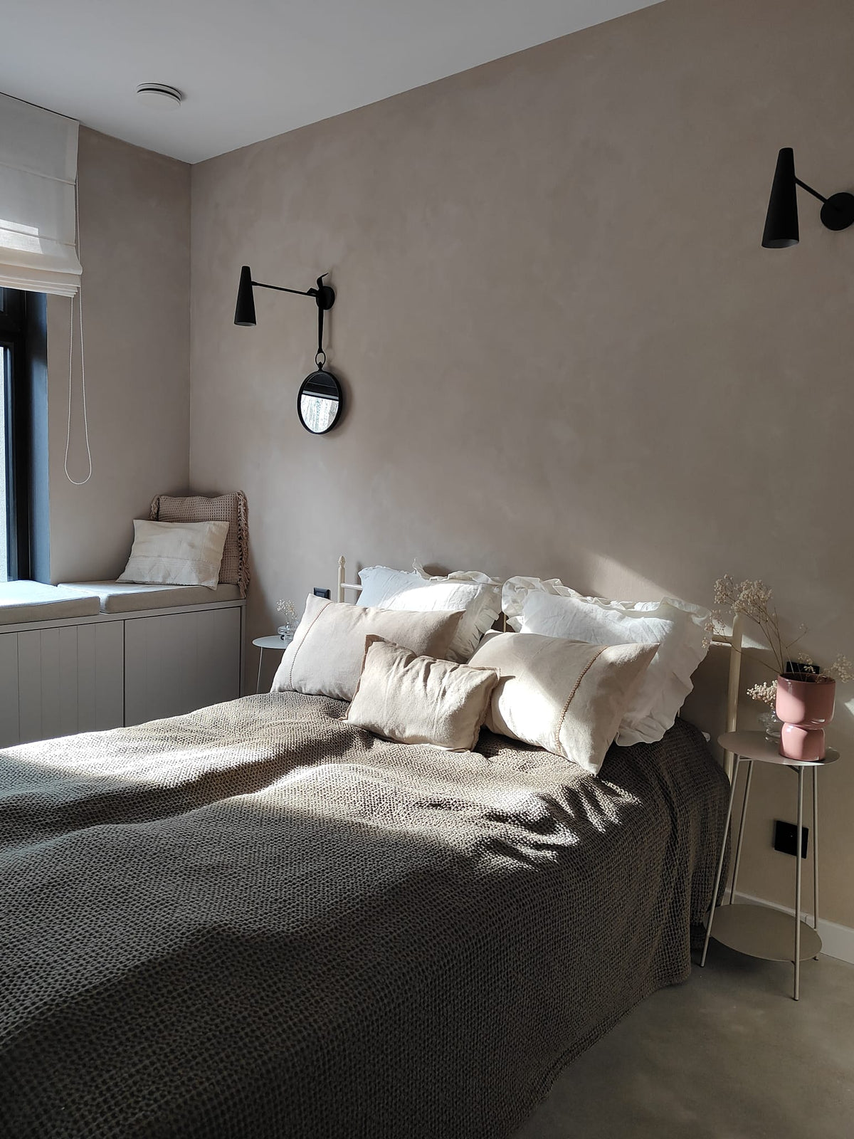 #124 Warm Nougat limewash paint on a wall – customer project, photo 4