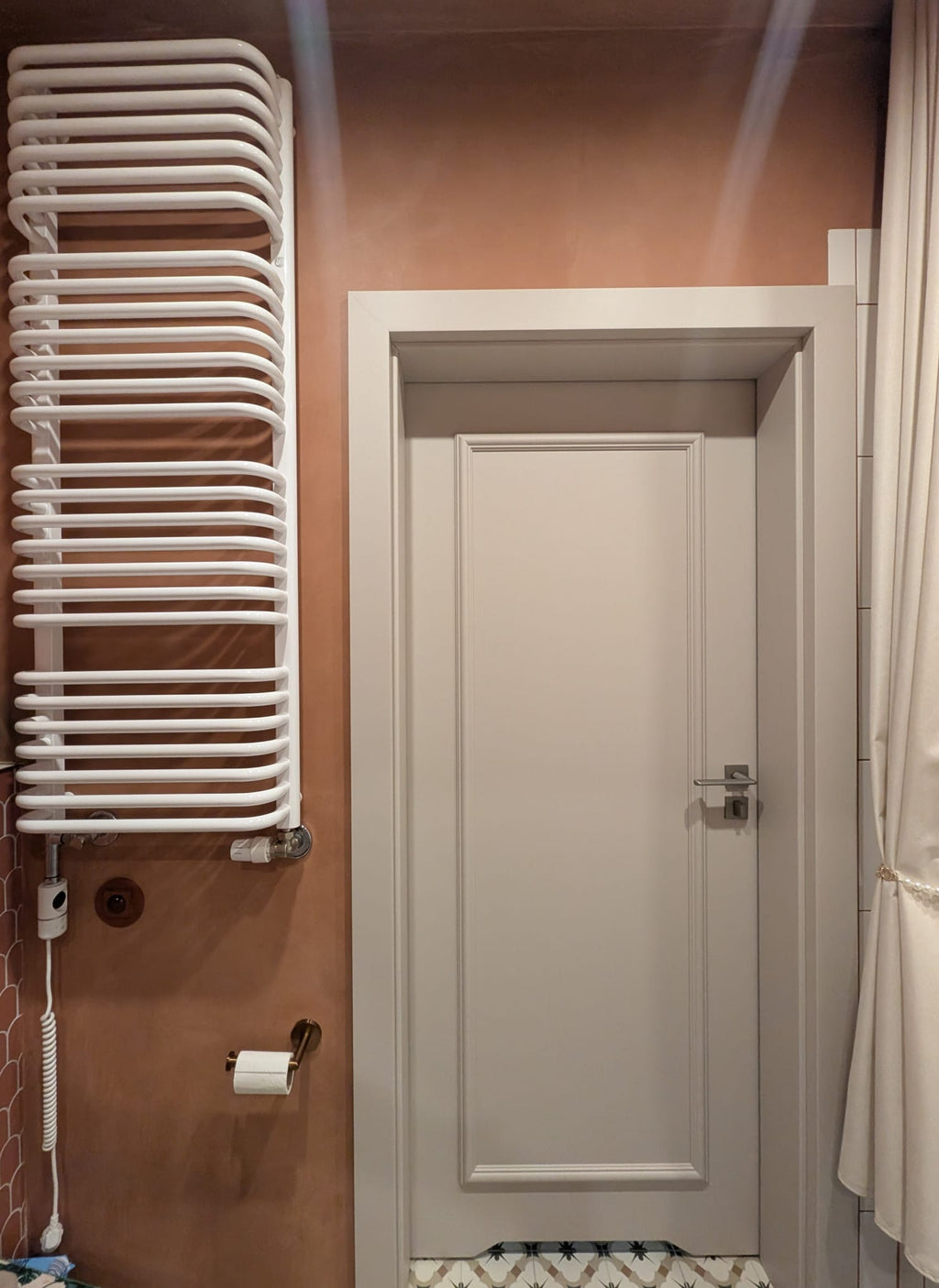 #123 Warm Coral limewash paint on a wall – customer project, photo 5
