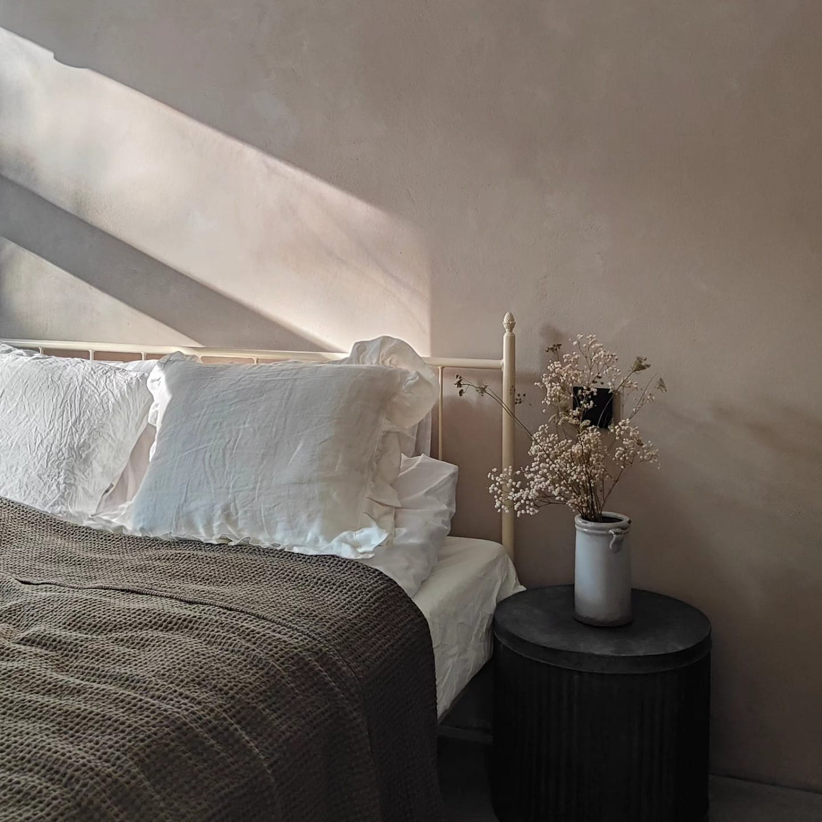 #124 Warm Nougat limewash paint on a wall – customer project, photo 3