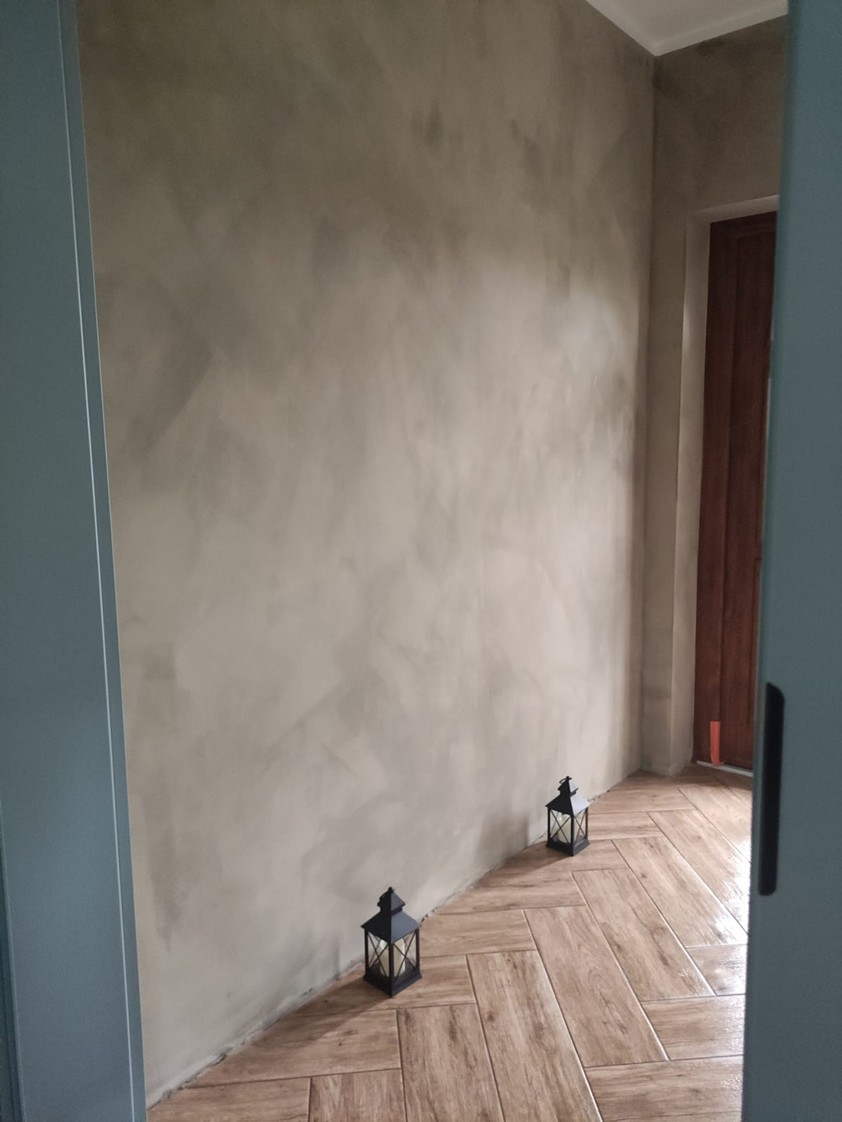 #14 Dry Olive limewash paint on a wall – customer project, photo 4