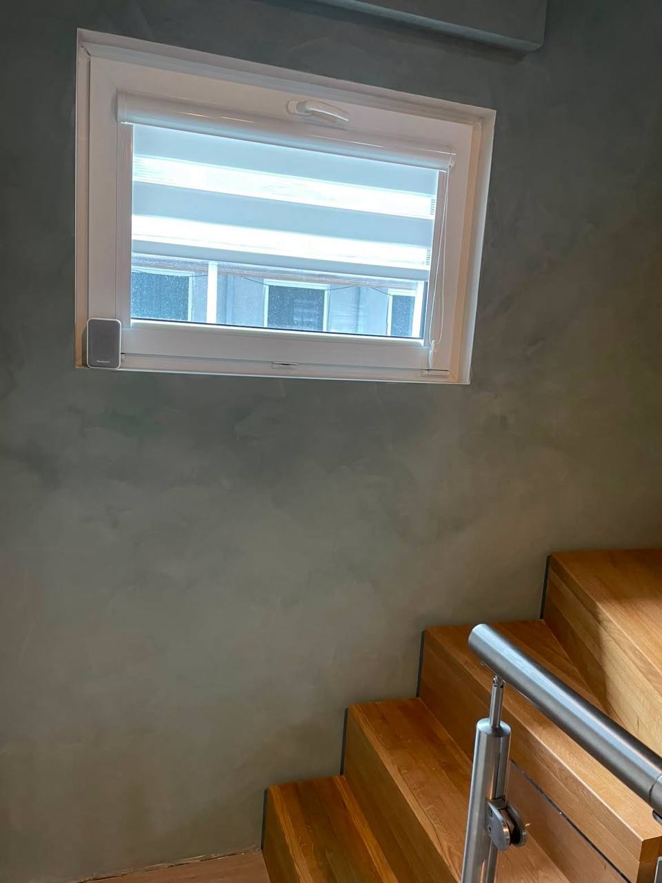 #18 Olive Shadow limewash paint on a wall – customer project, photo 3