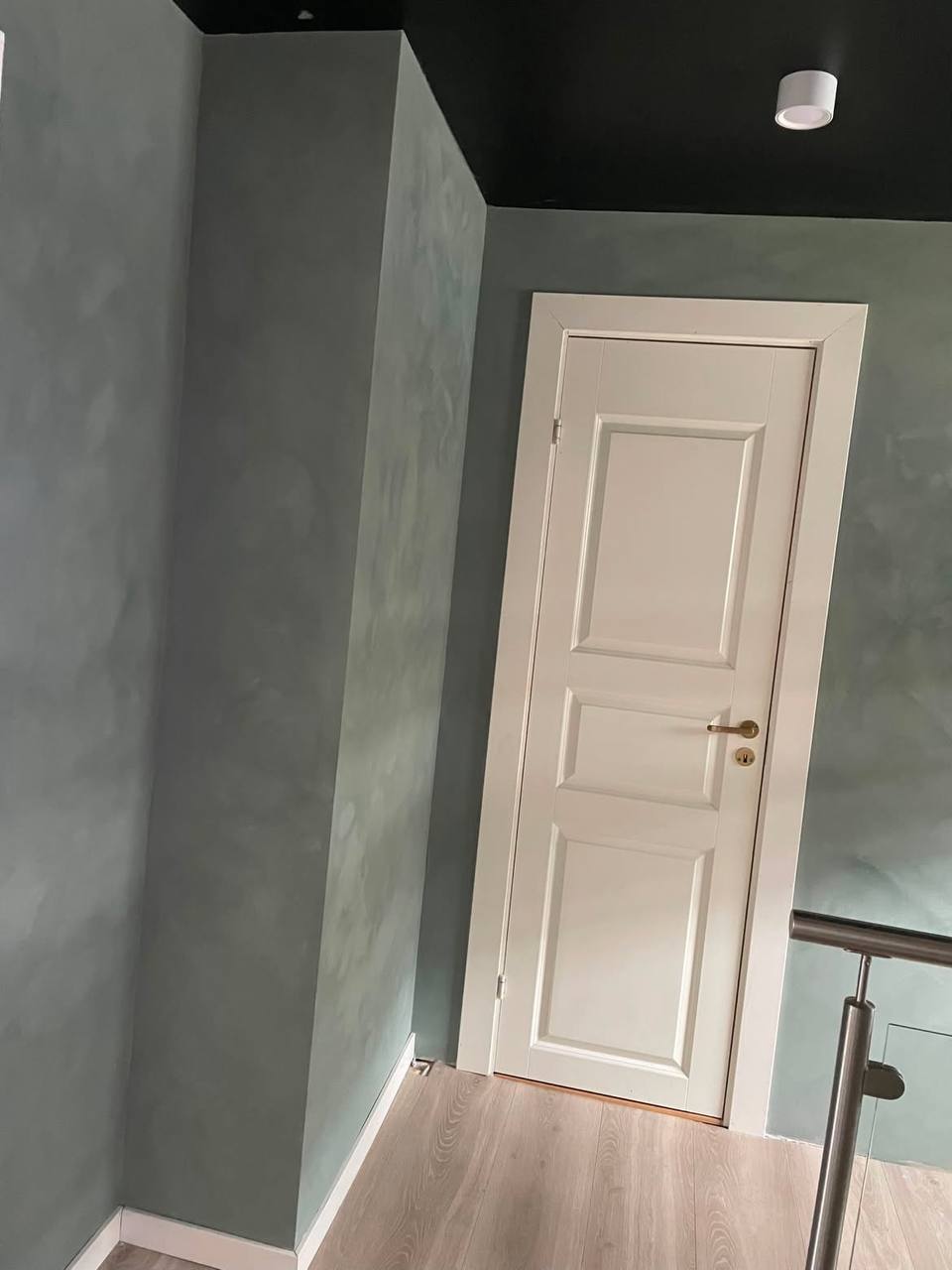 #18 Olive Shadow limewash paint on a wall – customer project, photo 4
