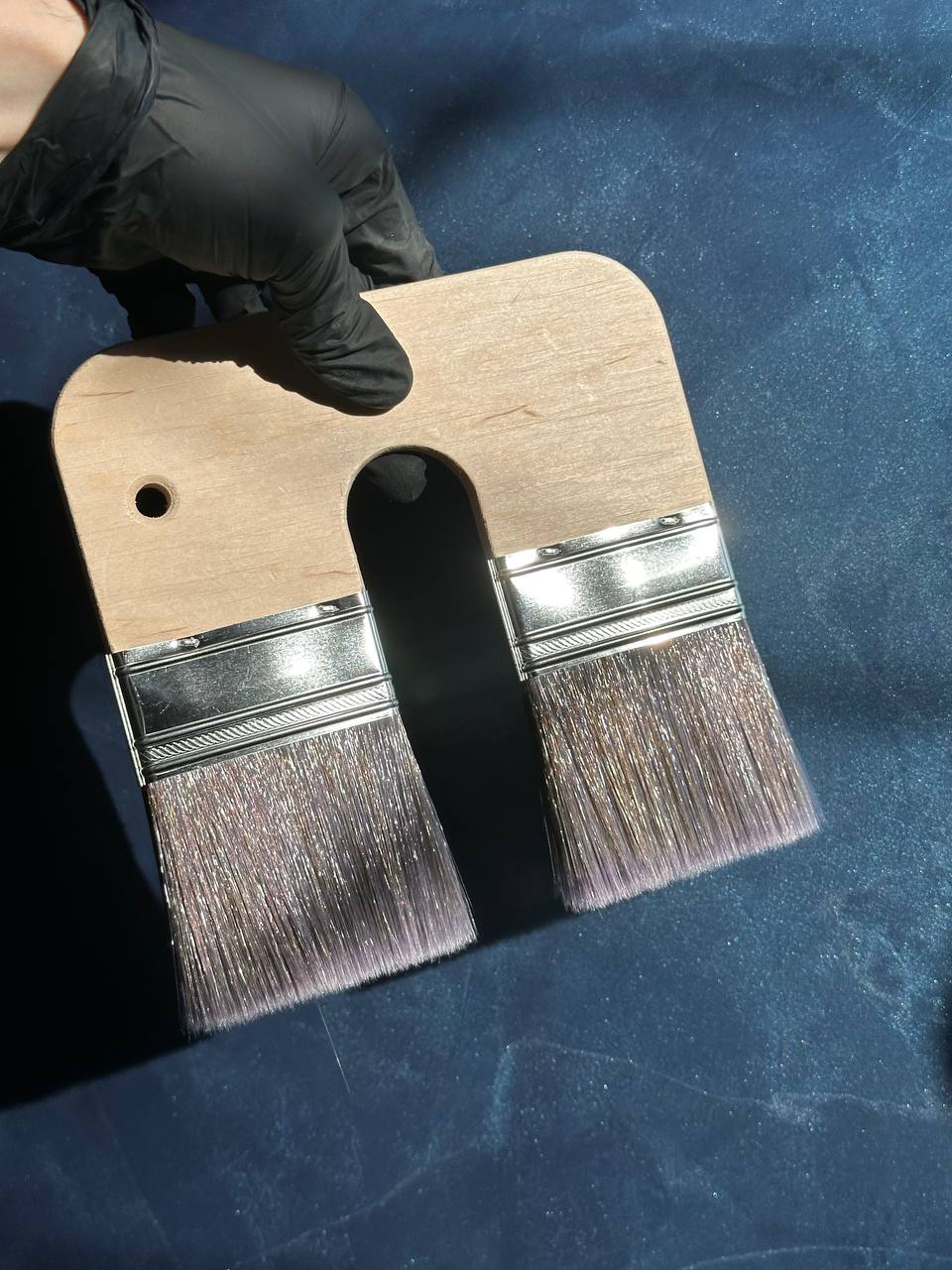 Limewash brush for the two-colour technique