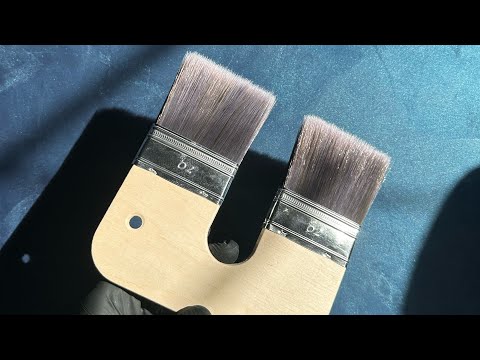 Two-colour Limewash brush – painting with two shades at once